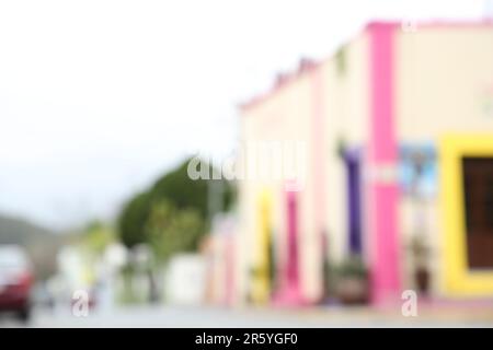 San Pedro Garza Garcia, Mexiko – 8. Februar 2023: Unscharfer Blick auf das Café La Chalupa im Freien Stockfoto