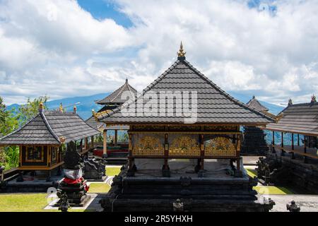 Auf dem Gelände des Tempels „Pura Penataran Agung Lempuyang“ Stockfoto