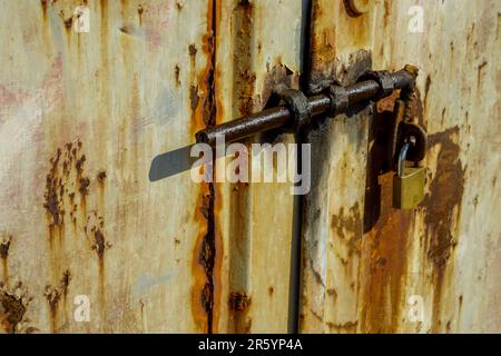 3. April 2023 Nicosia Zypern. Alte Kupfermine und Hafen in Nikosia Zypern Stockfoto
