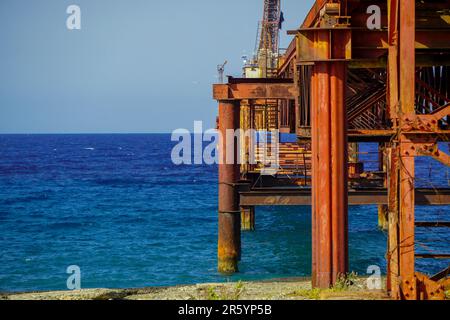 3. April 2023 Nicosia Zypern. Alte Kupfermine und Hafen in Nikosia Zypern Stockfoto