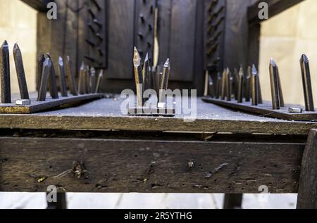 Stacheln und Nägel Stuhl, Folterinstrument, Inquisition Stockfoto