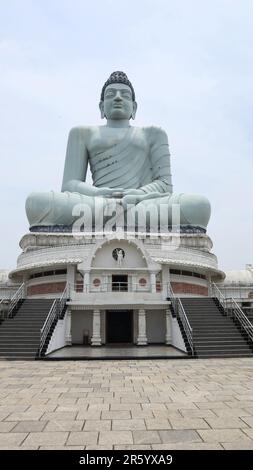 Statue von Dhyan Buddha in der Nähe von Amaravati Stupa, Vijayawada, Andhra Pradesh, Indien. Stockfoto