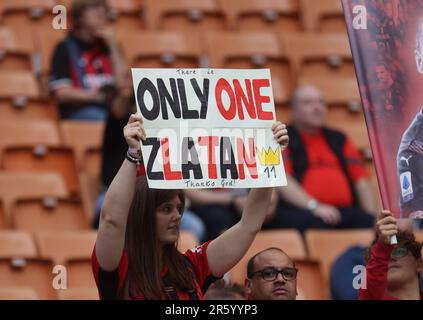 Mailand Juni 04 2023 Stadio G Meazza Italienische Meisterschaftsserie A Tim 2022/23 AC Milan - Verona auf dem Foto : Banner für zlatan ibrahimovic Stockfoto