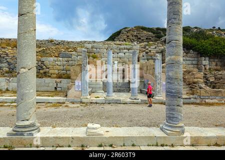 Die Ruine der Stadt Knidos, die türkisfarbene Küste im Südwesten der Türkei, ein beliebtes Urlaubsziel Stockfoto