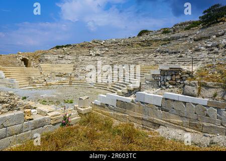 Die Ruine der Stadt Knidos, die türkisfarbene Küste im Südwesten der Türkei, ein beliebtes Urlaubsziel Stockfoto