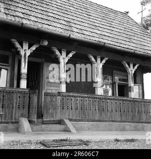 Traditionelles Haus in Maramures, Rumänien, ca. 1980. Stockfoto