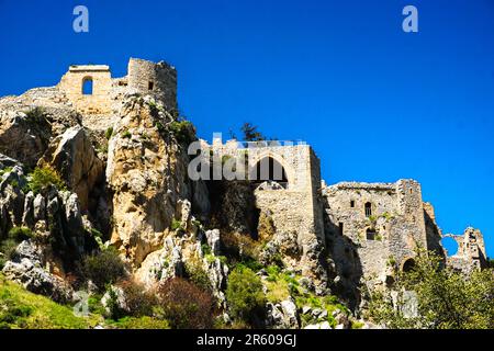 6. April 2023 Nordzypern. Schloss Saint Hilarion und Küste im Norden Zyperns Stockfoto