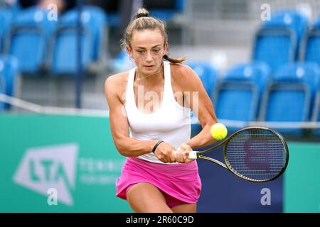 Isabelle Lacy aus Großbritannien in Aktion während des 1.-Runden-Spiels der Damen gegen Madison Brengle aus den USA am zweiten Tag der Lexus-Surbiton-Trophäe 2023 im Surbiton Racket and Fitness Club, London. Foto: Dienstag, 6. Juni 2023. Stockfoto