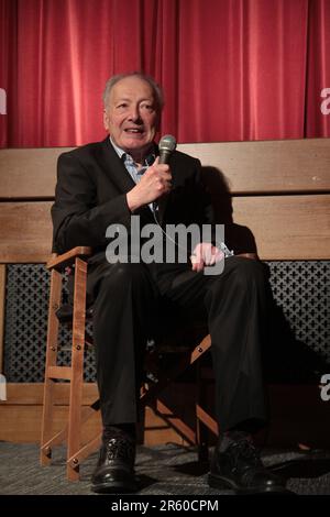 Filmregisseur Robin Hardy bei der Premiere von „The Wicker Tree“, einer Fortsetzung von The Wicker man, die er auch für das Prince Charles Cinema in London führte Stockfoto