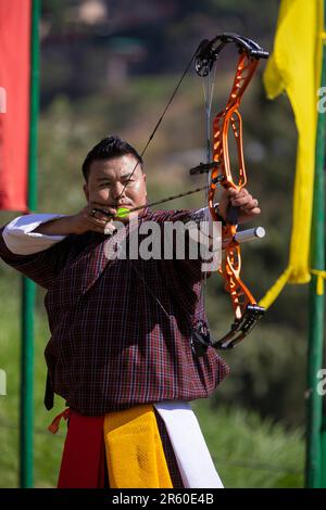 Bogenschießen-Wettbewerb in Thimphu, Bhutan. Bogenschießen ist der Nationalsport des Königreichs. Stockfoto