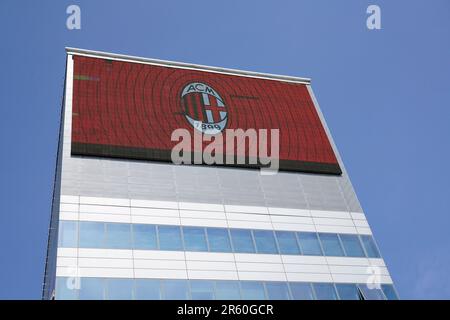 Casa Milan, Hauptsitz der A.C. Fußballmannschaft Mailand und einer der offiziellen Ladengeschäfte in Mailand, Lombardei, Italien, Europa Stockfoto