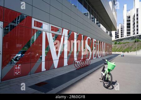 Casa Milan, Hauptsitz der A.C. Fußballmannschaft Mailand und einer der offiziellen Ladengeschäfte in Mailand, Lombardei, Italien, Europa Stockfoto