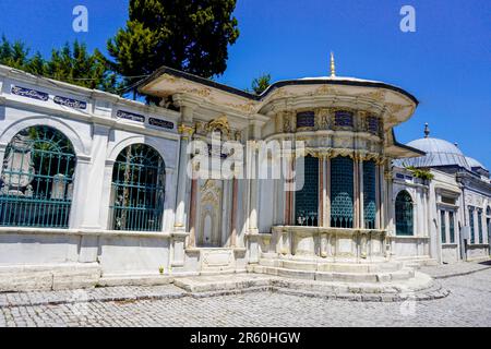 23. Juli 2017 Istanbul Türkei. Sultan Resat Moschee und Turba in Istanbul Türkei Stockfoto