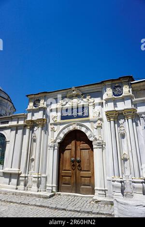 23. Juli 2017 Istanbul Türkei. Sultan Resat Moschee und Turba in Istanbul Türkei Stockfoto