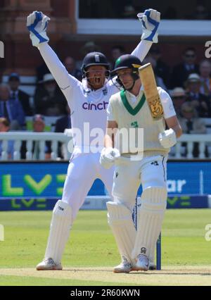 Jonny Bairstow (Yorkshire) von L-R England und Lorcan Tucker von Irland und England beim Test Match Series Day One of 4 Match zwischen England Agai Stockfoto