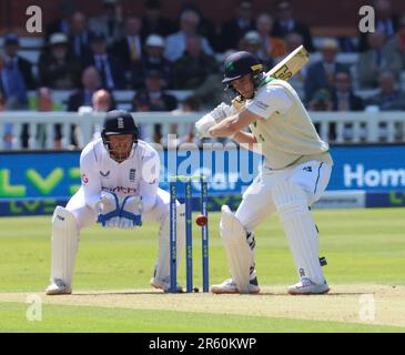 Jonny Bairstow (Yorkshire) von L-R England und Lorcan Tucker von Irland und England beim Test Match Series Day One of 4 Match zwischen England Agai Stockfoto