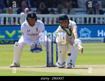 Jonny Bairstow (Yorkshire) von L-R England und Lorcan Tucker von Irland und England beim Test Match Series Day One of 4 Match zwischen England Agai Stockfoto