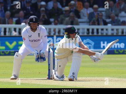 Jonny Bairstow (Yorkshire) und Lorcan Tucker von Irland, die am ersten Tag der Testreihe 4 zwischen England und Irland teilgenommen haben Stockfoto