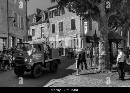 Alte Feuerwehr bei den Feierlichkeiten zum Bastille-Tag, Salviac, Lot-Abteilung, Frankreich Stockfoto