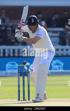 Englands Zak Crawley beim Test Match Series Day One of 4 Match zwischen England und Irland am Lord's Cricket Ground in London am 01. Juni Stockfoto