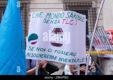 Rom, Italien. 6. Juni 2023. Demonstration auf der Piazza Santi Apostoli in Rom, organisiert von den Gewerkschaften der Telekommunikationsarbeiter. (Kreditbild: © Matteo Nardone/Pacific Press via ZUMA Press Wire) NUR REDAKTIONELLE VERWENDUNG! Nicht für den kommerziellen GEBRAUCH! Stockfoto