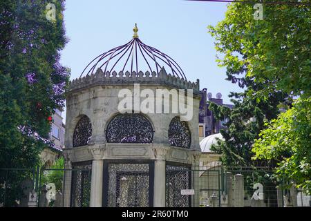 27. Juli 2017 Istanbul Türkei. Nurosmaniye-Moschee in der Nähe des großen Basars Stockfoto