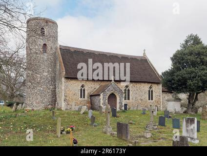 St. Edmund's Fritton in der Nähe von Great Yarmouth, eine normannische, runde, strohgedeckte Kirche mit Apse, Chancel und einem Schiff aus dem 14. Jahrhundert. Stockfoto