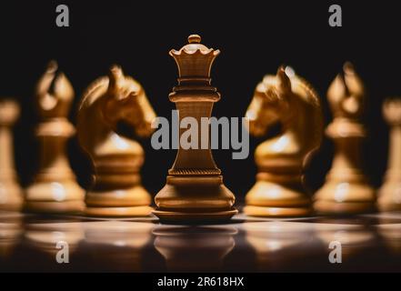 Makrofotografie eines Schachbretts in Schwarz-Weiß Stockfoto