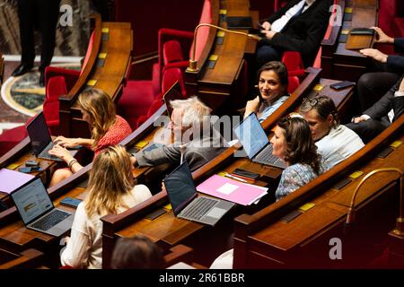 Paris, Frankreich. 05. Juni 2023. Parlamentarier, die während der Sitzung der Nationalversammlung gesehen wurden. Anschließend lehnte die Nationalversammlung den Entwurf der Haushaltsordnung und die Billigung der Rechnungslegung für die Jahre 2021 und 2022 im Palais Bourbon ab. (Foto: Telmo Pinto/SOPA Images/Sipa USA) Guthaben: SIPA USA/Alamy Live News Stockfoto