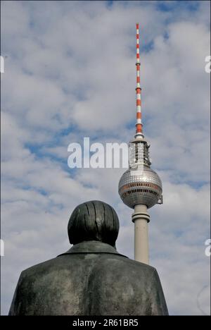 Fernsehturm, Forum Marx Engels, Berlin, Deutschland. Stockfoto