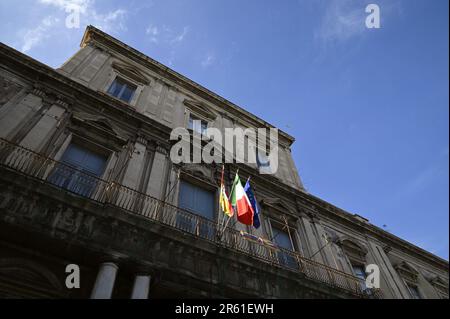 Stadtbild mit malerischem Blick auf das alte sizilianische Barockgebäude im historischen Zentrum von Catania in Sizilien, Italien. Stockfoto