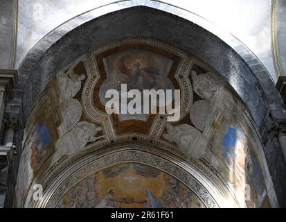 Malerische Innenansicht der Apse an der barocken Cattedrale di Sant'Agata in Catania, Sizilien, Italien. Stockfoto