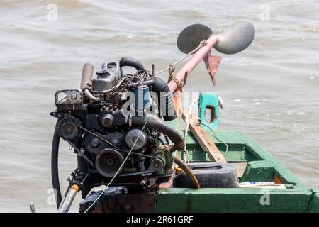 Motor auf einem Fischerboot, Thailand Stockfoto