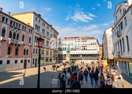 Venedig, Italien - 2. April 2022: Campo Sant'Angelo, auch bekannt als Campo Sant'Anzolo, ist ein Stadtplatz im Sestiere von San Marco, in der Stadt Venic Stockfoto