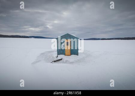 Eisfischerhütte am See in Ontario Stockfoto