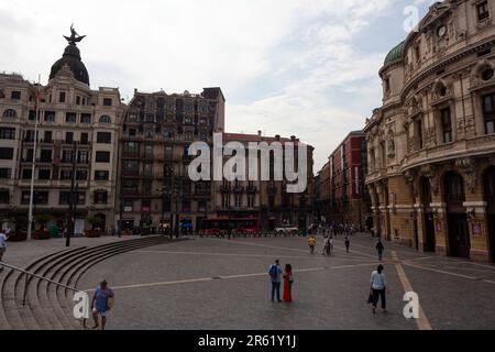 Bilbao, Spanien - 03. August 2022: Eingang zum Arriaga Theater oder Arriaga teatro oder Antzokia ist ein Opernhaus in Bilbao, Baskenland Stockfoto