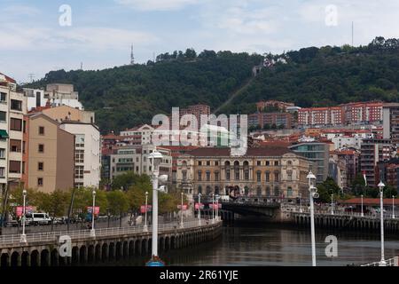 Bilbao, Spanien - 03. August 2022: Eingang zum Arriaga Theater oder Arriaga teatro oder Antzokia ist ein Opernhaus in Bilbao, Baskenland Stockfoto