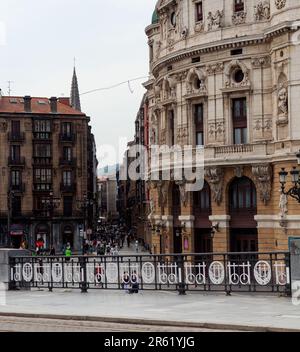 Bilbao, Spanien - 03. August 2022: Eingang zum Arriaga Theater oder Arriaga teatro oder Antzokia ist ein Opernhaus in Bilbao, Baskenland Stockfoto