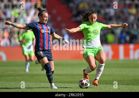 Eindhoven, Niederlande. 03. Juni 2023. Lucy Bronze aus Barcelona und Lena Oberdorf aus Wolfsburg, die während eines Fußballspiels zwischen dem FC Barcelona Femeni und dem VFL Wolfsburg im Finale der UEFA Women's Champions League 2022-2023 am Samstag, den 3. Juni 2023 in Eindhoven, Niederlande, gezeigt wurden. Kredit: Sportpix/Alamy Live News Stockfoto