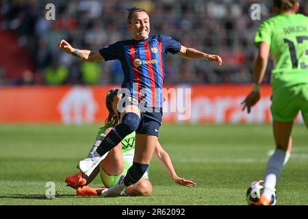 Eindhoven, Niederlande. 03. Juni 2023. Lucy Bronze aus Barcelona und Lena Oberdorf aus Wolfsburg, die während eines Fußballspiels zwischen dem FC Barcelona Femeni und dem VFL Wolfsburg im Finale der UEFA Women's Champions League 2022-2023 am Samstag, den 3. Juni 2023 in Eindhoven, Niederlande, gezeigt wurden. Kredit: Sportpix/Alamy Live News Stockfoto