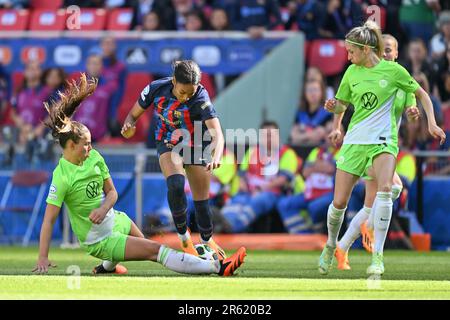 Eindhoven, Niederlande. 03. Juni 2023. Lena Oberdorf aus Wolfsburg und Salma Paralluelo aus Barcelona bildeten sich den Kampf um den Ball während eines Fußballspiels zwischen dem FC Barcelona Femeni und dem VFL Wolfsburg im Finale des UEFA Women's Champions League-Wettbewerbs 2022-2023 am Samstag, den 3. Juni 2023 in Eindhoven, Niederlande. Kredit: Sportpix/Alamy Live News Stockfoto