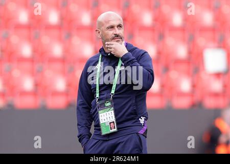 Prag, Tschechien. 06. Juni 2023. Vincenzo Italiano Cheftrainer der ACF Fiorentina während der Inspektion des Spielfelds am Tag vor dem Conference League-Finale zwischen ACF Fiorentina und dem FC West Ham United im Eden Arena Stadion in Prag (Tschechien), 06. Juni 2023. Kredit: Insidefoto di andrea staccioli/Alamy Live News Stockfoto