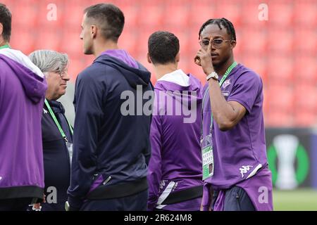 Prag, Tschechien. 06. Juni 2023. Christian Kouame von ACF Fiorentina während der Prüfung des Spielfelds am Tag vor dem Conference League-Finale zwischen ACF Fiorentina und dem FC West Ham United im Eden Arena Stadion in Prag (Tschechien), 06. Juni 2023. Kredit: Insidefoto di andrea staccioli/Alamy Live News Stockfoto