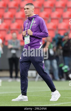 Prag, Tschechien. 06. Juni 2023. Nikola Milenkovic von ACF Fiorentina während der Inspektion des Spielfelds am Tag vor dem Conference League-Finale zwischen ACF Fiorentina und dem FC West Ham United im Eden Arena Stadion in Prag (Tschechien), 06. Juni 2023. Kredit: Insidefoto di andrea staccioli/Alamy Live News Stockfoto