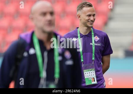 Prag, Tschechien. 06. Juni 2023. Antonin Barak von ACF Fiorentina während der Inspektion des Spielfelds am Tag vor dem Conference League-Finale zwischen ACF Fiorentina und dem FC West Ham United im Eden Arena Stadion in Prag (Tschechien), 06. Juni 2023. Kredit: Insidefoto di andrea staccioli/Alamy Live News Stockfoto