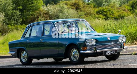 Stony Stratford, Großbritannien - 4. 2023. Juni: 1969 TRIUMPH 2000 Oldtimer auf einer englischen Landstraße. Stockfoto