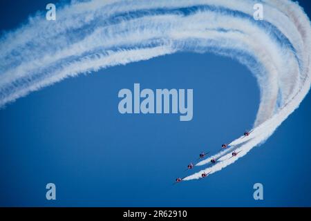 GB - DEVON: RAF Rote Pfeile werden auf der englischen Riviera Airshow von Edmund Nagele FRPS angezeigt Stockfoto