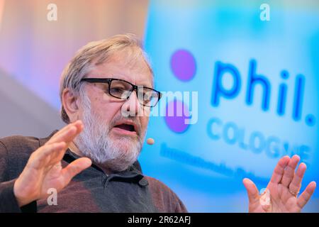 Köln, Deutschland. 06. Juni 2023. Slavoj Zizek, slowenischer Philosoph, spricht bei der Eröffnung von Phil. Cologne in der Flora. Zizek, einer der einflussreichsten Philosophen unserer Zeit, findet einen neuen Begriff 'Mehrlust' für unsere Existenz in seinem Werk 'die Paradoxe der Mehrlust'. Kredit: Rolf Vennenbernd/dpa/Alamy Live News Stockfoto