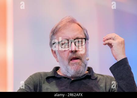 Köln, Deutschland. 06. Juni 2023. Slavoj Zizek, slowenischer Philosoph, spricht bei der Eröffnung von Phil. Cologne in der Flora. Zizek, einer der einflussreichsten Philosophen unserer Zeit, findet einen neuen Begriff 'Mehrlust' für unsere Existenz in seinem Werk 'die Paradoxe der Mehrlust'. Kredit: Rolf Vennenbernd/dpa/Alamy Live News Stockfoto