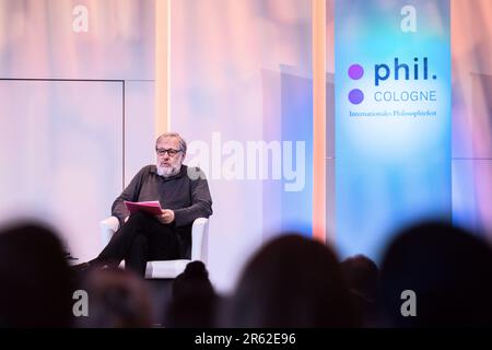 Köln, Deutschland. 06. Juni 2023. Slavoj Zizek, slowenischer Philosoph, spricht bei der Eröffnung von Phil. Cologne in der Flora. Zizek, einer der einflussreichsten Philosophen unserer Zeit, findet einen neuen Begriff 'Mehrlust' für unsere Existenz in seinem Werk 'die Paradoxe der Mehrlust'. Kredit: Rolf Vennenbernd/dpa/Alamy Live News Stockfoto